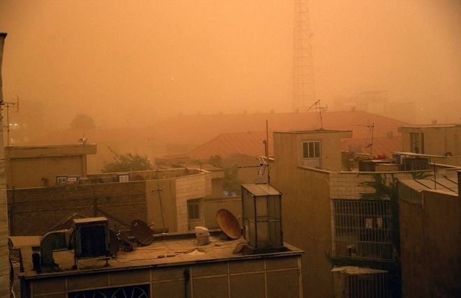 Η Τεχεράνη «χάθηκε» μέσα στη φονική αμμοθύελλα -Συγκλονιστικές φωτογραφίες από το Ιράν [εικόνες&βίντεο] | iefimerida.gr 0