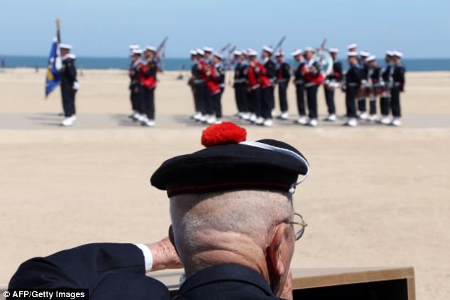 Βετεράνος 89 ετών το έσκασε από το γηροκομείο και πήγε Νορμανδία -Ηθελε να δει ξανά τους συντρόφους του [εικόνες] | iefimerida.gr 2