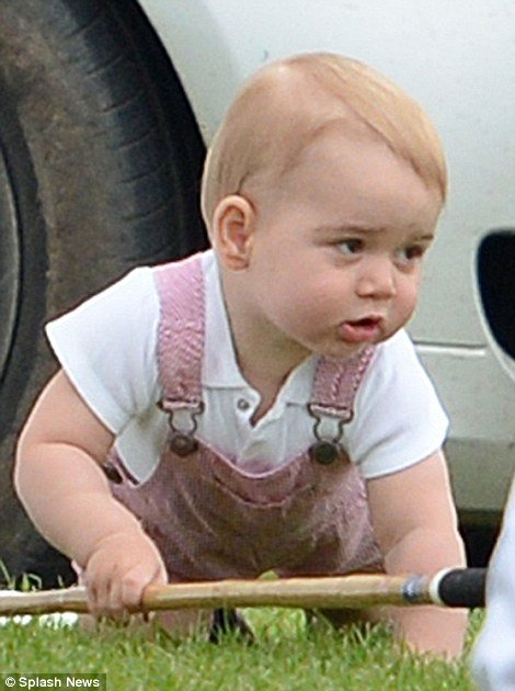 Ο μικρός πρίγκιπας Τζορτζ τρελαίνει τους πάντες παίζοντας μπάλα, με προπονήτρια την μαμά Κέιτ [εικόνες]  | iefimerida.gr 7