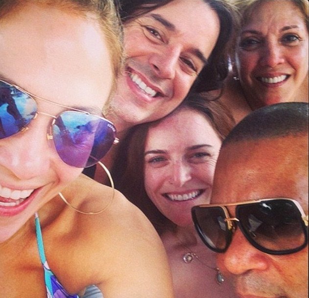 Τι να το κάνει το μακιγιάζ η Τζένιφερ Λόπεζ όταν φορά μπικίνι -Εντυπωσιακή ακόμη και άβαφη [εικόνες] | iefimerida.gr 3