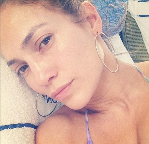 Τι να το κάνει το μακιγιάζ η Τζένιφερ Λόπεζ όταν φορά μπικίνι -Εντυπωσιακή ακόμη και άβαφη [εικόνες] | iefimerida.gr 1