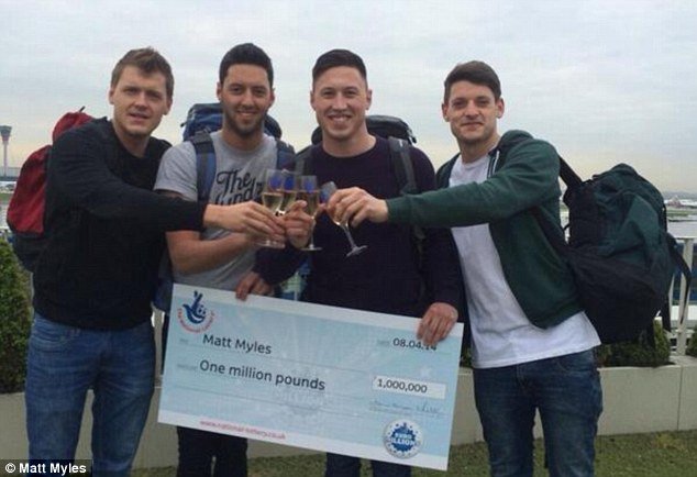 Αν ήμουν πλούσιος: Ενας 27χρονος Βρετανός κέρδισε στο Λόττο, παράτησε τη δουλειά του στο εργοστάσιο και άρχισε να ζει χλιδάτα και ονειρεμένα [εικόνες]  | iefimerida.gr 0