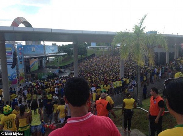Αν ήμουν πλούσιος: Ενας 27χρονος Βρετανός κέρδισε στο Λόττο, παράτησε τη δουλειά του στο εργοστάσιο και άρχισε να ζει χλιδάτα και ονειρεμένα [εικόνες]  | iefimerida.gr 2