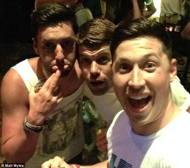 Αν ήμουν πλούσιος: Ενας 27χρονος Βρετανός κέρδισε στο Λόττο, παράτησε τη δουλειά του στο εργοστάσιο και άρχισε να ζει χλιδάτα και ονειρεμένα [εικόνες]  | iefimerida.gr 5