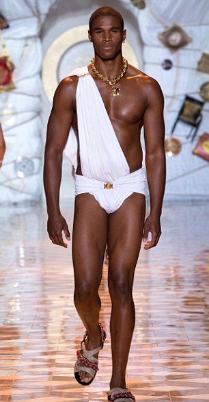 Τα αγόρια με τα μπικουτί -Τι τραβάνε τα μοντέλα πριν ανέβουν στην πασαρέλα [εικόνες] | iefimerida.gr 8