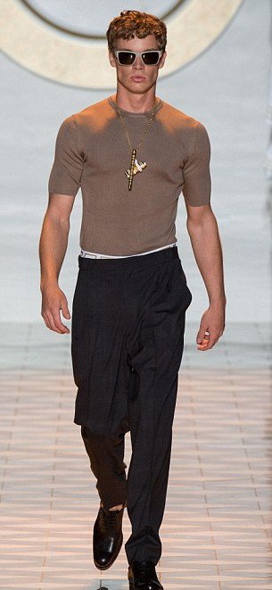 Τα αγόρια με τα μπικουτί -Τι τραβάνε τα μοντέλα πριν ανέβουν στην πασαρέλα [εικόνες] | iefimerida.gr 10