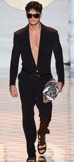 Τα αγόρια με τα μπικουτί -Τι τραβάνε τα μοντέλα πριν ανέβουν στην πασαρέλα [εικόνες] | iefimerida.gr 12