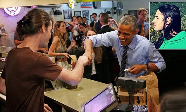 Οταν ο Μπαράκ Ομπάμα συνάντησε μια drag queen και ρώτησε αν είναι γκέι -Ακολούθησε σπαρταριστός διάλογος [εικόνες] | iefimerida.gr 0