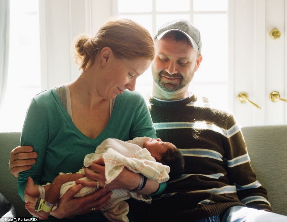 Το συγκλονιστικό άλμπουμ μιας υιοθεσίας -Καρέ καρέ το πώς ένα μωρό γίνεται μέλος της νέας του οικογένειας [εικόνες] | iefimerida.gr 15