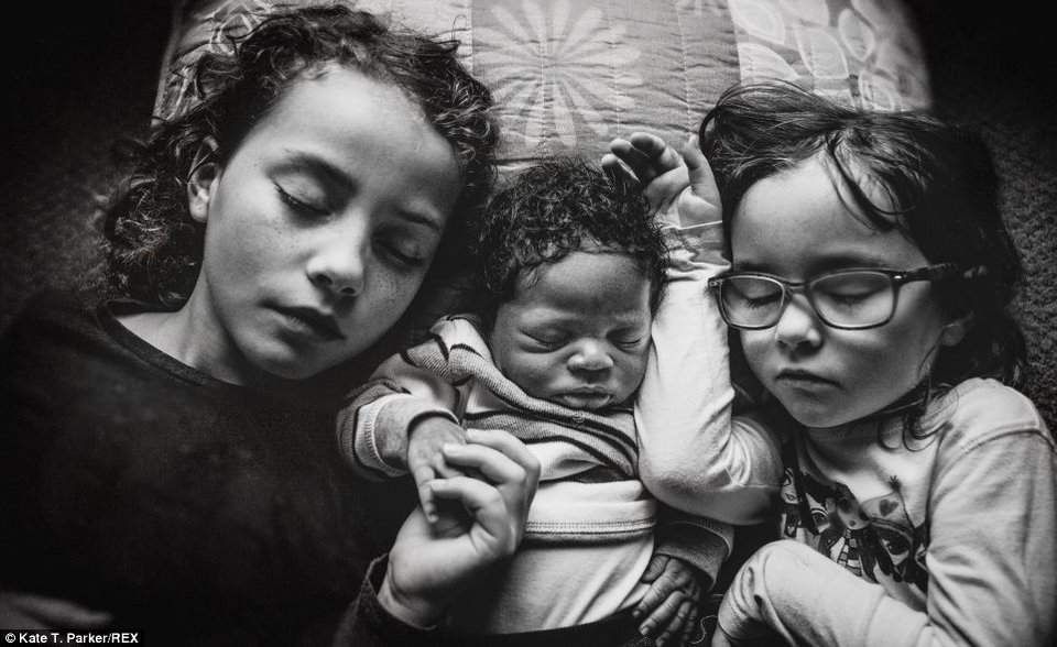 Το συγκλονιστικό άλμπουμ μιας υιοθεσίας -Καρέ καρέ το πώς ένα μωρό γίνεται μέλος της νέας του οικογένειας [εικόνες] | iefimerida.gr 10