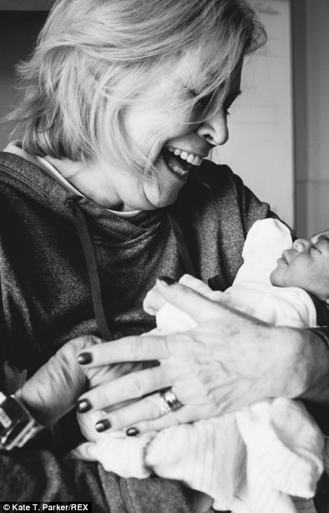 Το συγκλονιστικό άλμπουμ μιας υιοθεσίας -Καρέ καρέ το πώς ένα μωρό γίνεται μέλος της νέας του οικογένειας [εικόνες] | iefimerida.gr 5