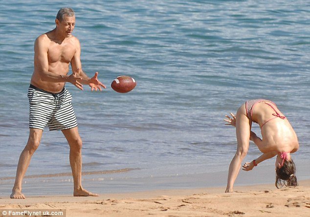 Ηθοποιός του Τζουράσικ Παρκ παντρεύεται την κατά 30 χρόνια νεότερη αγαπημένη του [εικόνες] | iefimerida.gr 6