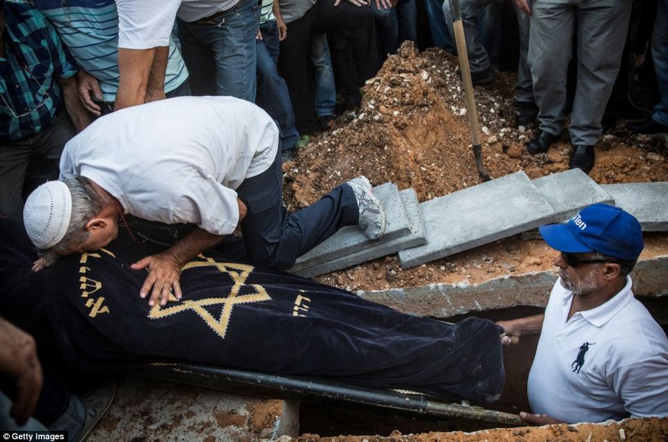 Τα θύματα του πολέμου: Ισραήλ και Παλαιστίνη θρηνούν τα αδικοχαμένα παιδιά τους [εικόνες] | iefimerida.gr 1