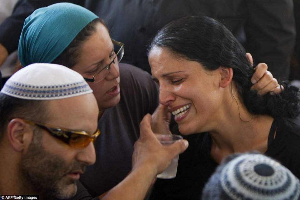 Τα θύματα του πολέμου: Ισραήλ και Παλαιστίνη θρηνούν τα αδικοχαμένα παιδιά τους [εικόνες] | iefimerida.gr 2