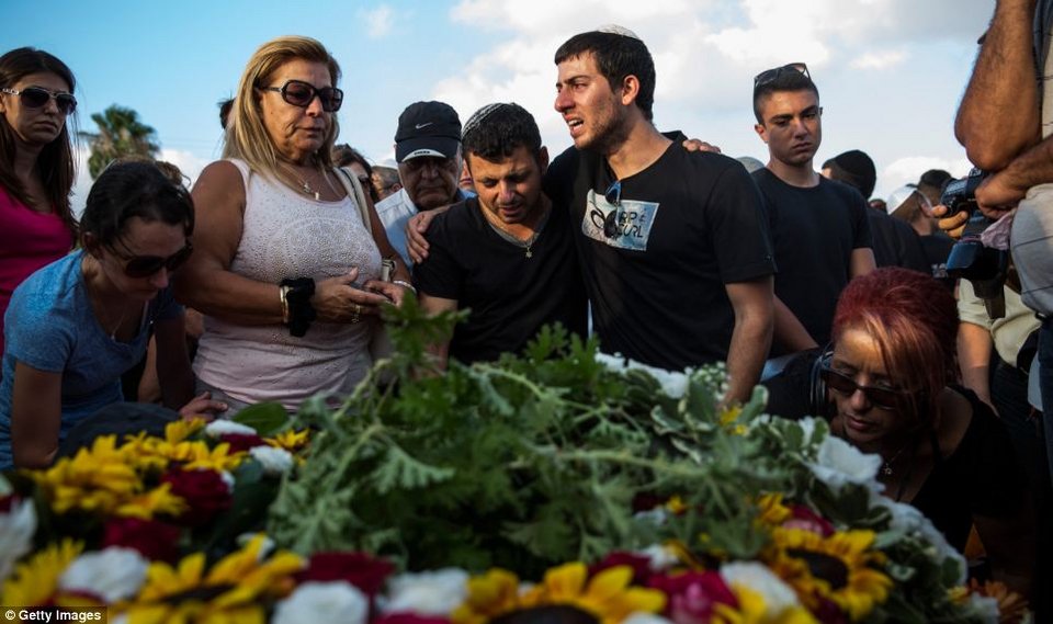 Τα θύματα του πολέμου: Ισραήλ και Παλαιστίνη θρηνούν τα αδικοχαμένα παιδιά τους [εικόνες] | iefimerida.gr 4