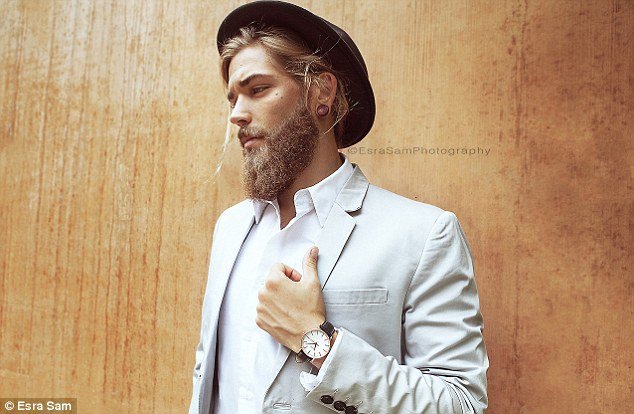 Το εντυπωσιακό μοντέλο με τα θλιμμένα μάτια που έγινε πρότυπο των χίπστερ [εικόνες] | iefimerida.gr 2