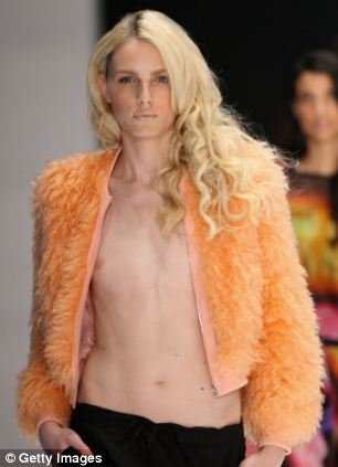 Τρανσέξουαλ μοντέλο από τη Σερβία στην πασαρέλα της Εβδομάδας Μόδας του Λονδίνου -Aπλά καλλονή  [εικόνες] | iefimerida.gr 9