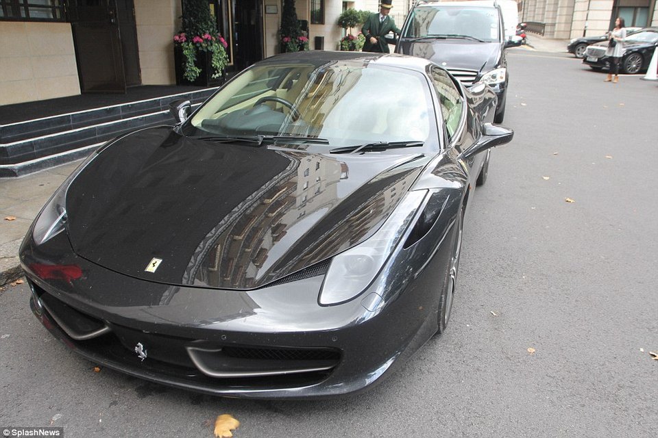 Εδώ παρκάρουν τα αυτοκίνητά τους οι πιο πλούσιοι άνθρωποι στον κόσμο: Παρέλαση από Rolls Royce, Ferrari και Bentley [εικόνες] | iefimerida.gr 1