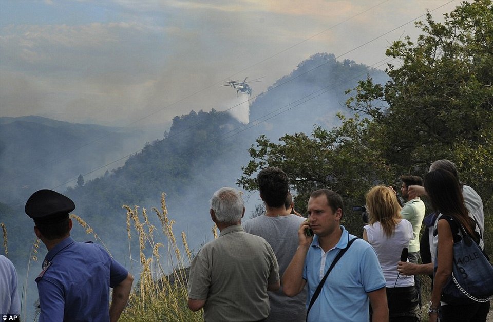Η στιγμή που δύο ιταλικά μαχητικά αεροσκάφη συγκρούονται στον αέρα -Νεκροί οι δύο πιλότοι [εικόνες & βίντεο] | iefimerida.gr 0