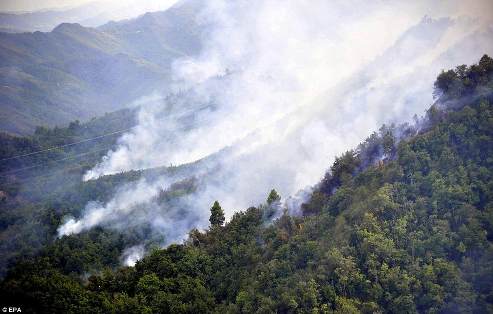 Η στιγμή που δύο ιταλικά μαχητικά αεροσκάφη συγκρούονται στον αέρα -Νεκροί οι δύο πιλότοι [εικόνες & βίντεο] | iefimerida.gr 1
