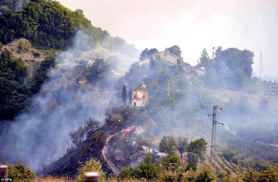 Η στιγμή που δύο ιταλικά μαχητικά αεροσκάφη συγκρούονται στον αέρα -Νεκροί οι δύο πιλότοι [εικόνες & βίντεο] | iefimerida.gr 3