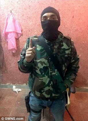 Κατάβαση στην κόλαση: Πώς ο «Τζιχάντι Τζον» από φιλόδοξος ράπερ, έγινε στυγνός εκτελεστής [εικόνες] | iefimerida.gr 6