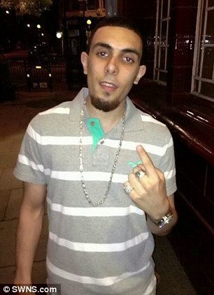 Κατάβαση στην κόλαση: Πώς ο «Τζιχάντι Τζον» από φιλόδοξος ράπερ, έγινε στυγνός εκτελεστής [εικόνες] | iefimerida.gr 0