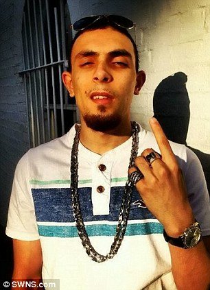 Κατάβαση στην κόλαση: Πώς ο «Τζιχάντι Τζον» από φιλόδοξος ράπερ, έγινε στυγνός εκτελεστής [εικόνες] | iefimerida.gr 3