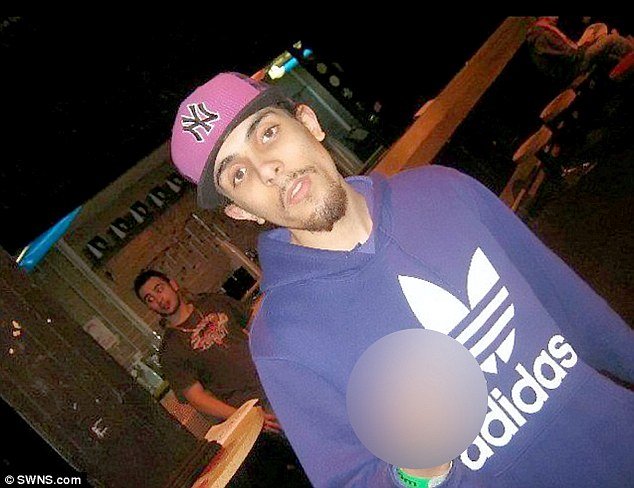 Κατάβαση στην κόλαση: Πώς ο «Τζιχάντι Τζον» από φιλόδοξος ράπερ, έγινε στυγνός εκτελεστής [εικόνες] | iefimerida.gr 12