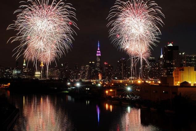 Εκαναν τη νύχτα μέρα στις ΗΠΑ: Εντυπωσιακά πυροτεχνήματα φώτισαν τον ουρανό [εικόνες] | iefimerida.gr 4