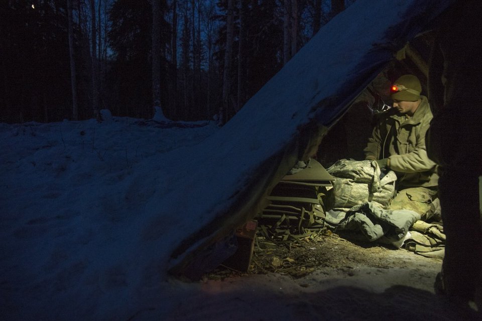 «Παγωμένο Σχολείο» στην Αλάσκα: Η σκληρή εκπαίδευση των Αμερικανών κομάντο στις πολικές θερμοκρασίες [εικόνες & βίντεο] | iefimerida.gr 0