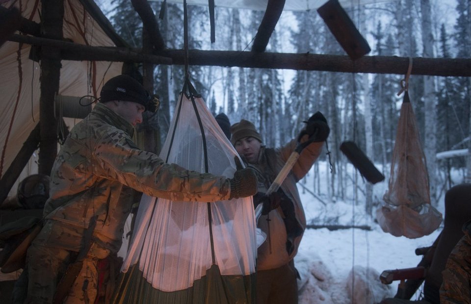 «Παγωμένο Σχολείο» στην Αλάσκα: Η σκληρή εκπαίδευση των Αμερικανών κομάντο στις πολικές θερμοκρασίες [εικόνες & βίντεο] | iefimerida.gr 4