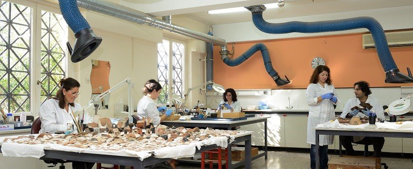 Πολύχρωμες παραστάσεις που συνόδευαν τους νεκρούς στο Αρχαιολογικό Μουσείο [εικόνες]  | iefimerida.gr 3