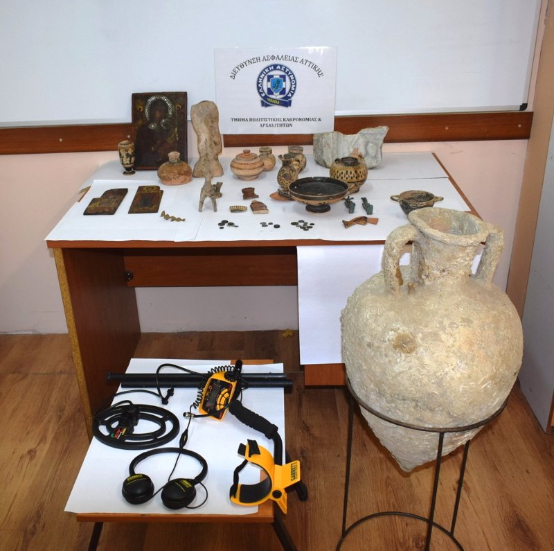 Αρχαιοκάπηλοι είχαν δώσει ραντεβού σε κεντρικό ξενοδοχείο της Αθήνας -Πουλούσαν μνημεία για 200.000 ευρώ [εικόνες] | iefimerida.gr 1