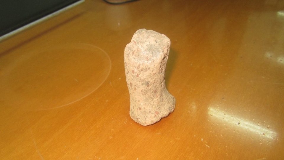 Αρχαιοκάπηλοι μετέφεραν με το αυτοκίνητό τους αρχαία μαρμάρινη ανάγλυφη πλάκα του 4ου π.Χ. αι. [εικόνες & βίντεο]  | iefimerida.gr 1