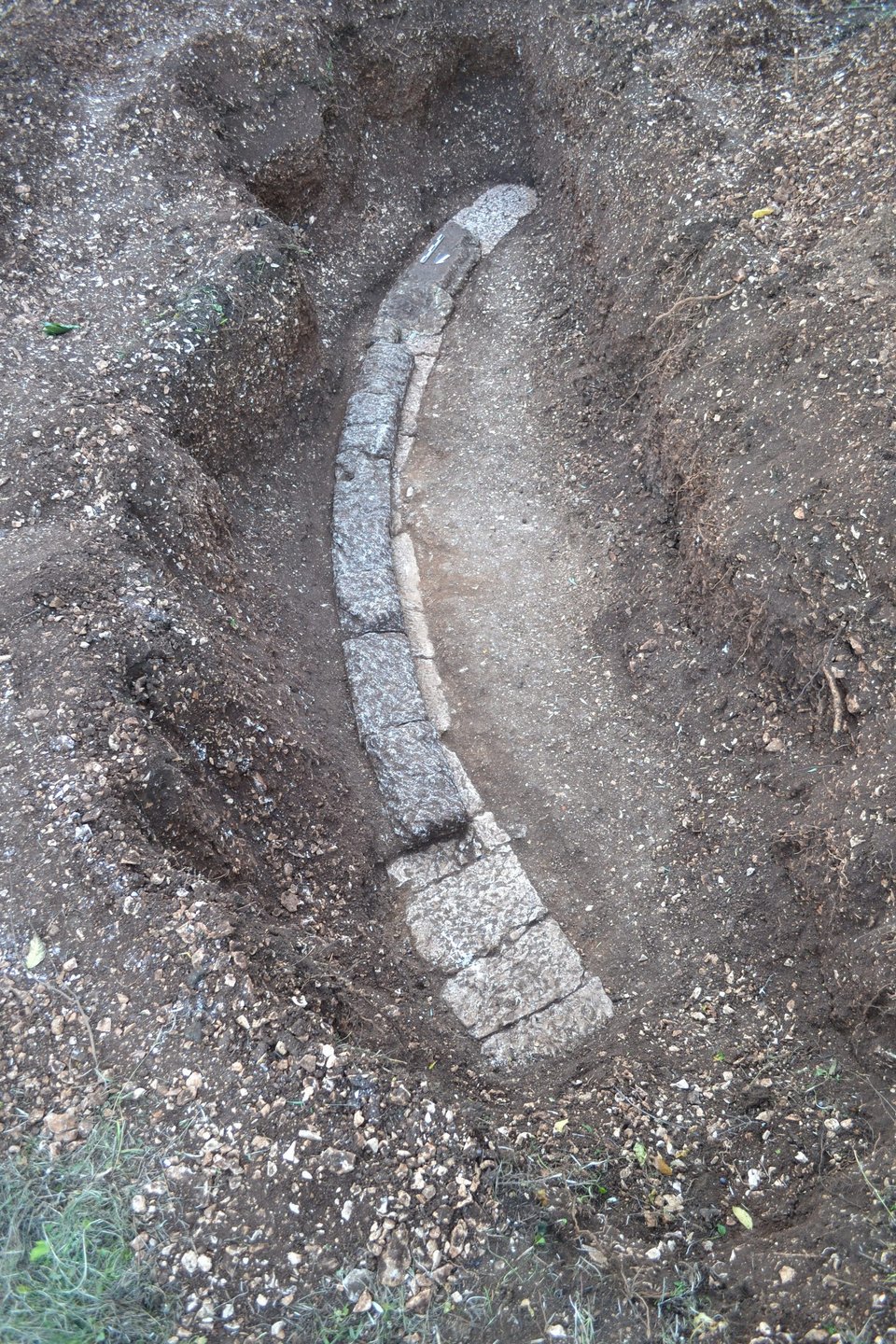 Εντοπίστηκε αρχαίο θέατρο στη Λευκάδα | iefimerida.gr 2