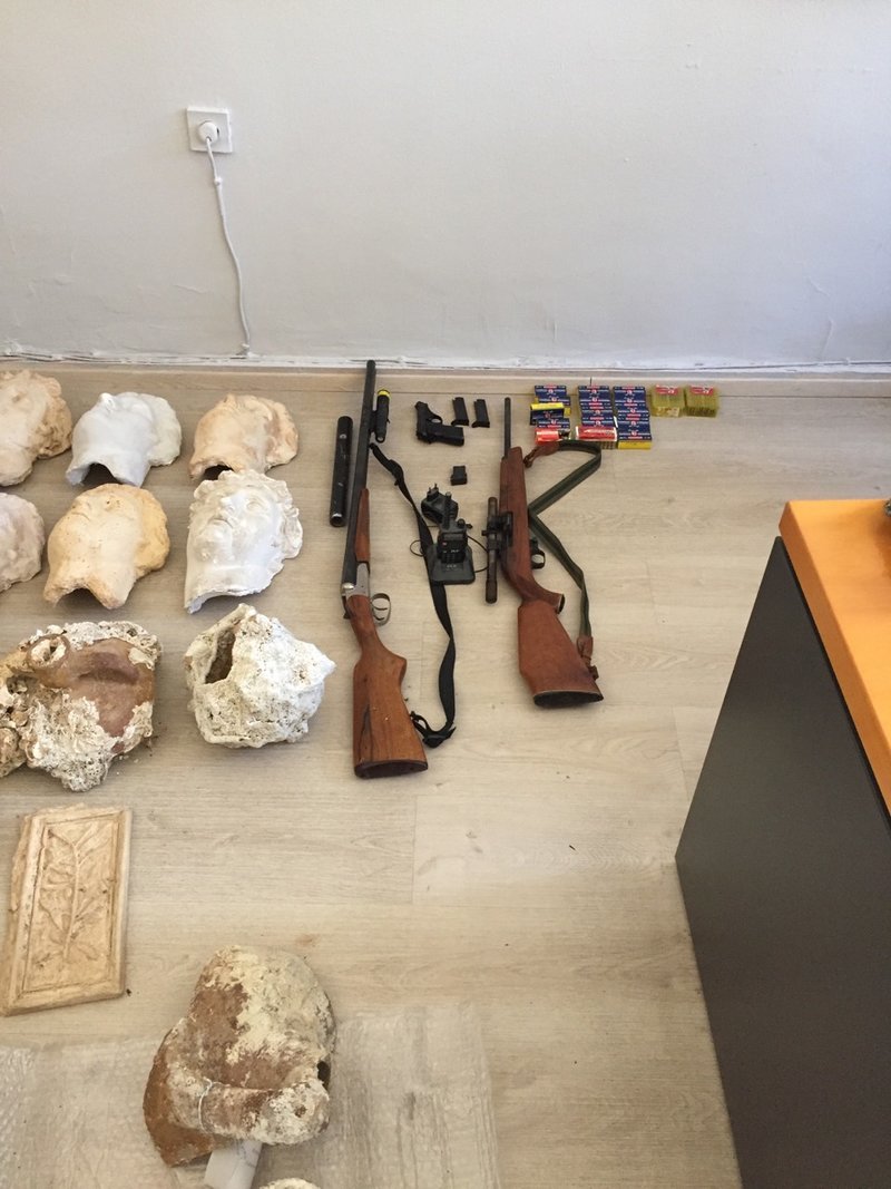 Ζευγάρι αρχαιοκάπηλων συνελήφθη στη Θεσπρωτία -Είχαν «θησαυρό» με αρχαία στο σπίτι τους [εικόνες] | iefimerida.gr 1