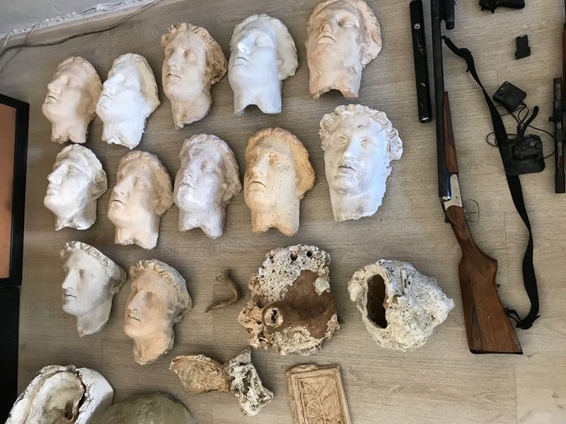 Ζευγάρι αρχαιοκάπηλων συνελήφθη στη Θεσπρωτία -Είχαν «θησαυρό» με αρχαία στο σπίτι τους [εικόνες] | iefimerida.gr 0