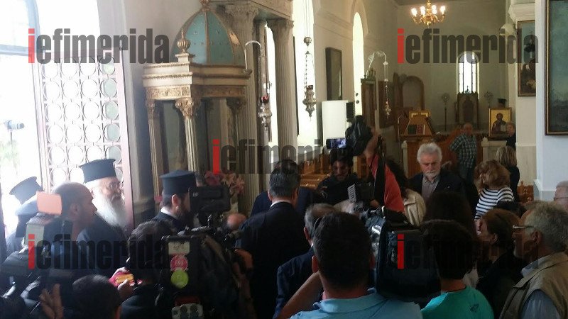 Στην Αγία Βαρβάρα για να προσκυνήσει τα ιερά λείψανα ο Ιερώνυμος [εικόνες] | iefimerida.gr 0