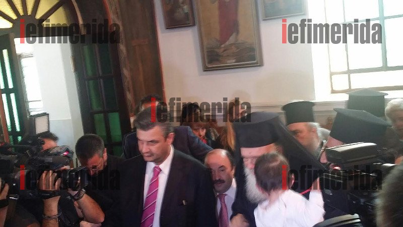 Στην Αγία Βαρβάρα για να προσκυνήσει τα ιερά λείψανα ο Ιερώνυμος [εικόνες] | iefimerida.gr 2