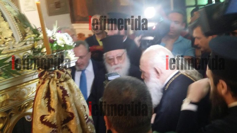 Στην Αγία Βαρβάρα για να προσκυνήσει τα ιερά λείψανα ο Ιερώνυμος [εικόνες] | iefimerida.gr 3