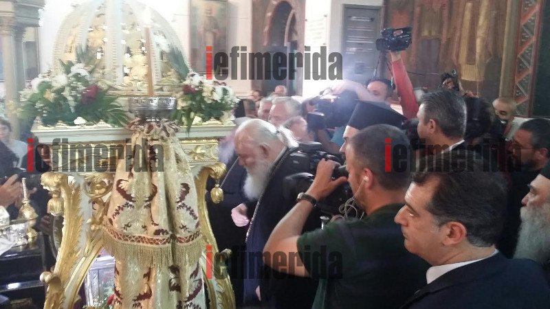 Στην Αγία Βαρβάρα για να προσκυνήσει τα ιερά λείψανα ο Ιερώνυμος [εικόνες] | iefimerida.gr 5