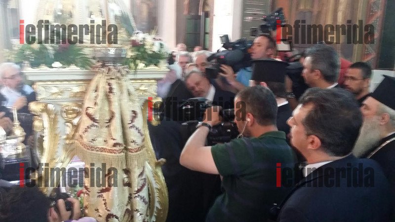 Στην Αγία Βαρβάρα για να προσκυνήσει τα ιερά λείψανα ο Ιερώνυμος [εικόνες] | iefimerida.gr 7