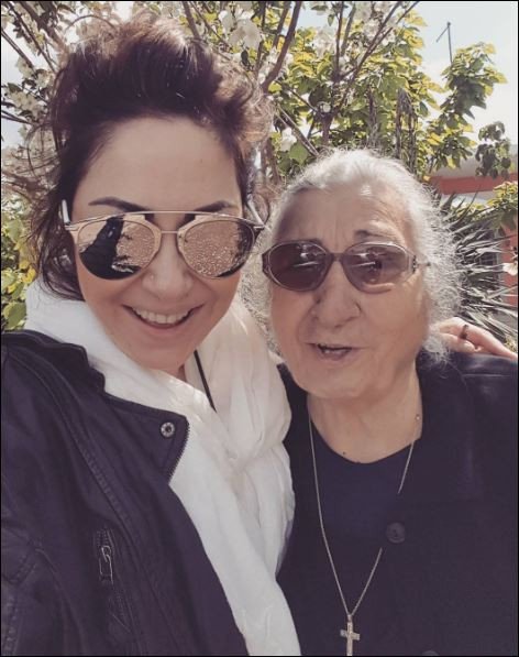 Μελίνα Ασλανίδου: Πάσχα με την γιαγιά της [εικόνα]  | iefimerida.gr 0