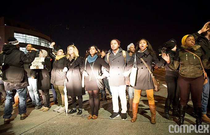 Νέα Υόρκη: Επεισόδια και συλλήψεις για την αθώωση αστυνομικού που στραγγάλισε Αφροαμερικανό [εικόνες & βίντεο] | iefimerida.gr 19