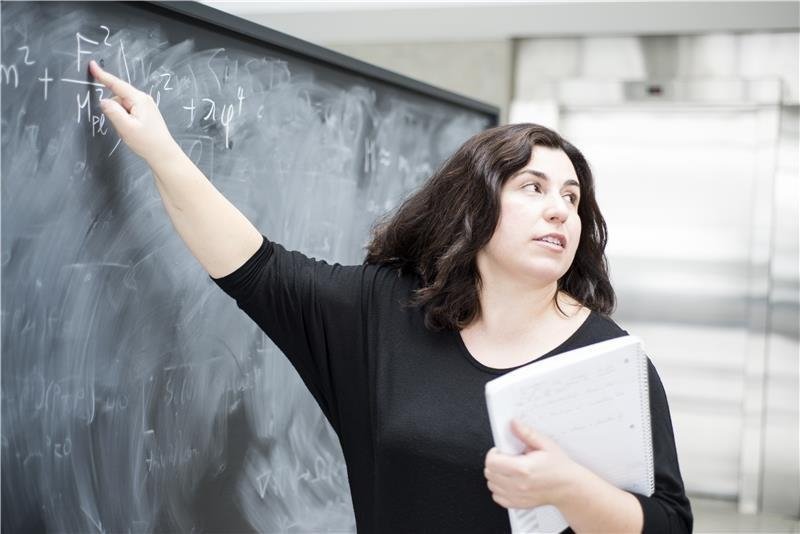 Ασημίνα Αρβανιτάκη, η Ελληνίδα Αϊνστάιν -Κορυφαία φυσικός στον κόσμο [εικόνες] | iefimerida.gr 0