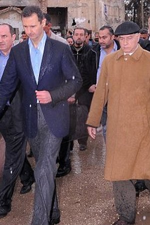 Ο Άσαντ πήγε στην Χομς - Την πόλη που βομβάρδισε σκοτώνοντας 9.000 άτομα | iefimerida.gr 0