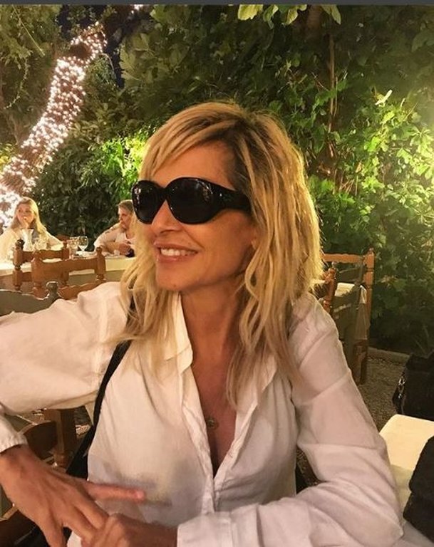 Σοφία Καρβέλα και Θανάσης Πανουργιάς βάφτισαν τον μικρό τους γιο [εικόνες] | iefimerida.gr 2