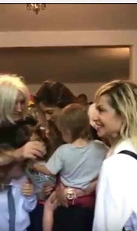 Σοφία Καρβέλα και Θανάσης Πανουργιάς βάφτισαν τον μικρό τους γιο [εικόνες] | iefimerida.gr 4