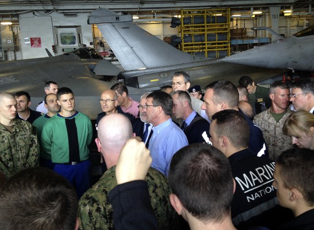 Στο γαλλικό αεροπλανοφόρο «Σαρλ Ντε Γκολ» ο Αμερικανός υπουργός Άμυνας [εικόνες] | iefimerida.gr 0